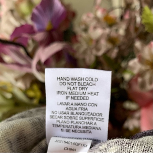 •Joseph A.• Gray/Black Animal Pattern Cardigan Sweater - Size Medium - Picture 8 of 9